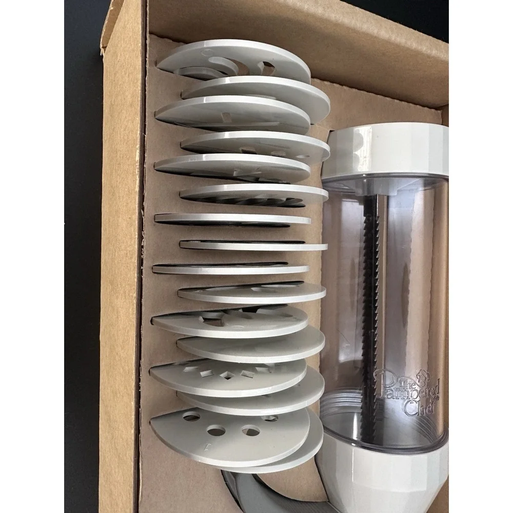 The Pampered Chef 1525 Cookie Press with 16 Discs - White